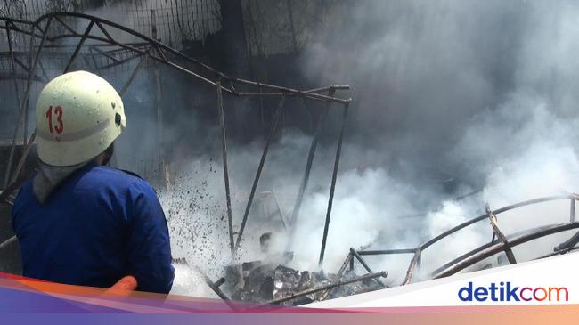 Korsleting Listrik Gudang Aksesoris Mobil di Palembang Korsleting Listrik Gudang Aksesoris Mobil di Palembang