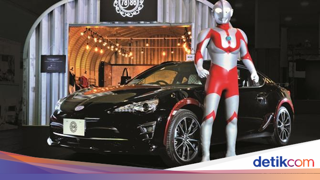 Toyota 86 Bergaya Ultraman 