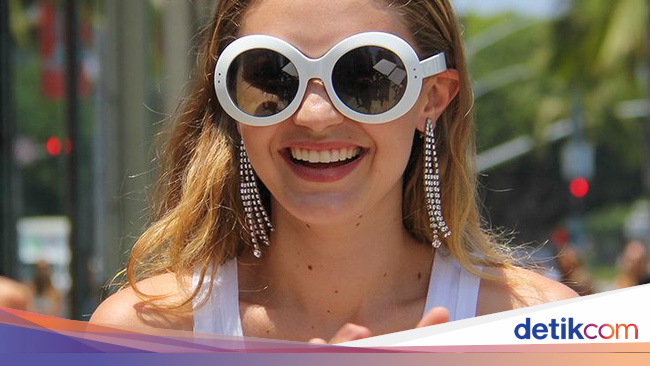 Ini Jenis Kacamata yang Lagi Tren di 2019 Dipakai Gigi Ini Jenis Kacamata yang Lagi Tren di 2019 Dipakai Gigi