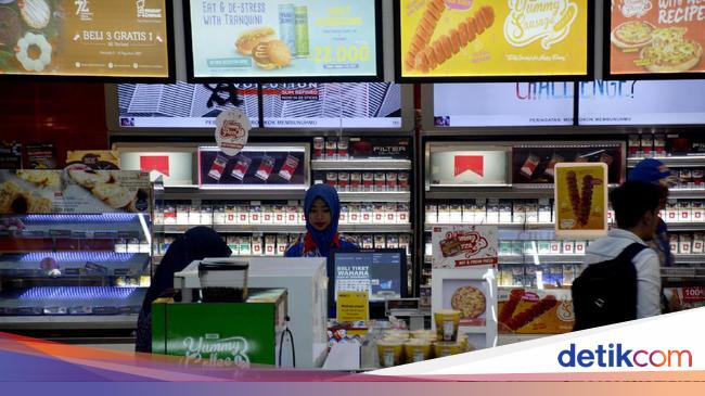 It turns out that this is the reason Indomaret and Alfamart are always close together