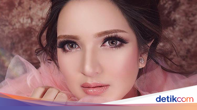 Foto Luna Maya Hingga Nia Ramadhani Dandan Secantik Barbie
