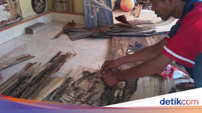 Kreatif Pria Ini Buat Lukisan Berbahan Pelepah Pisang Kering Kreatif Pria Ini Buat Lukisan Berbahan Pelepah Pisang Kering