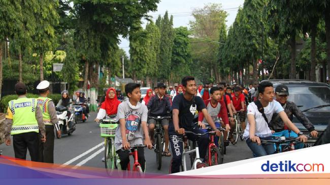 SUV Mewah Tabrak Pesepeda Ini Tips Bersepeda yang Aman SUV Mewah Tabrak Pesepeda Ini Tips Bersepeda yang Aman