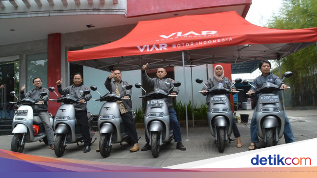  Motor  Listrik  Pertama di Indonesia  Dikirim ke Tangan Konsumen
