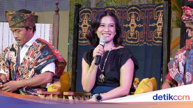 5 Padu Padan Kain Tenun Ikat yang Kekinian Ala Dian 5 Padu Padan Kain Tenun Ikat yang Kekinian Ala Dian