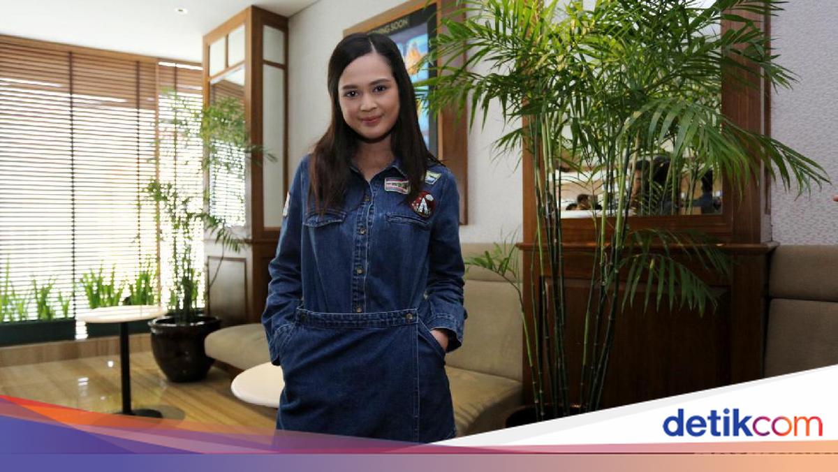 Dekat dengan Omar Daniel, Cut Meyriska Pacaran? - detikHOT