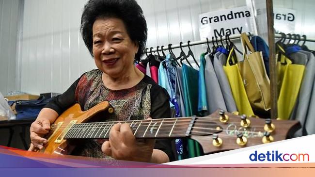 Keren Nenek 81 Tahun Ini Wujudkan Mimpi Jadi Gitaris Rock