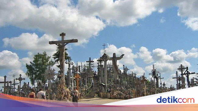 Foto : Bukit Salib Lithuania, Lambang Pengorbanan & Cinta