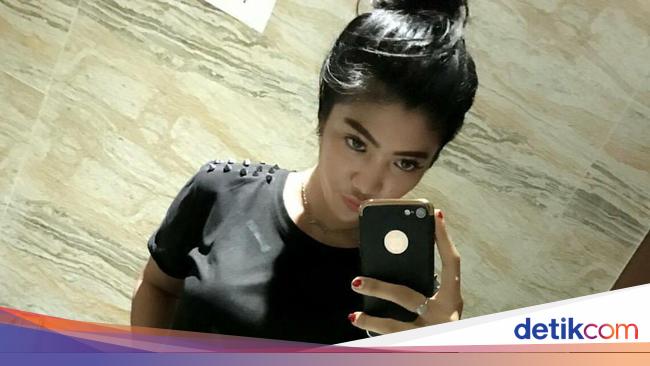 Seksi! Ini Wanita Bertato yang Video Call-an Mesra dengan Enji