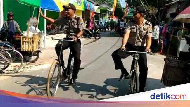 Ketika Polisi di Kediri Patroli Pakai Sepeda  Unta  