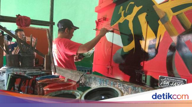 Melihat Lebih Dekat Seni Lukis Bak Truk di Lamongan Melihat Lebih Dekat Seni Lukis Bak Truk di Lamongan