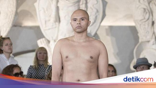 Desainer Ini Tampilkan Model-model Tanpa Busana di Catwalk, Apa Maksudnya?