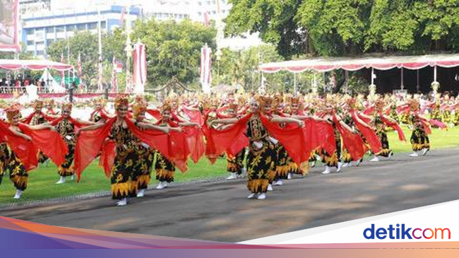 Saat Jokowi Terpukau Tari Jejer Kembang Menur Banyuwangi