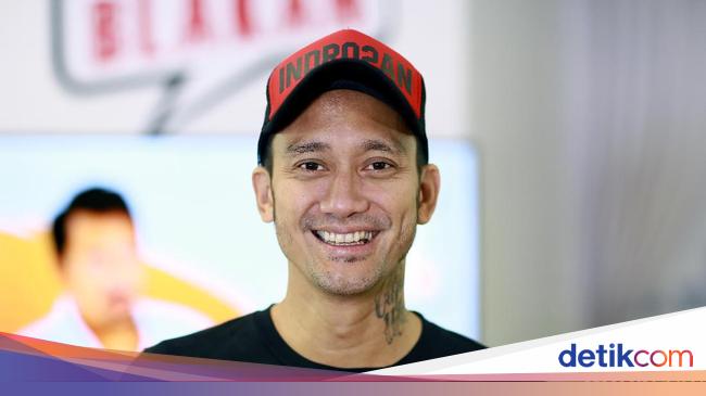 Foto 10 Artis Pria Indonesia  yang Masih Ganteng Awet  Foto 10 Artis Pria Indonesia  yang Masih Ganteng Awet