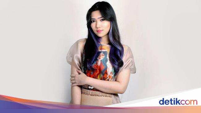 Foto 10 Penyanyi Indonesia yang Kecantikannya Bikin Pria Foto 10 Penyanyi Indonesia yang Kecantikannya Bikin Pria