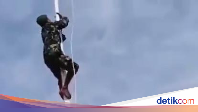 Cerita soal Aksi Sigap Anggota TNI Panjat Tiang 