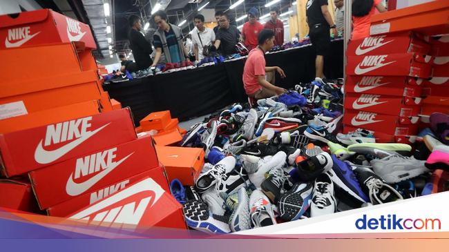 Bursa Nike Outlet Nerede