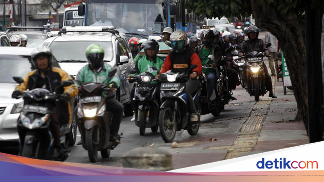 Larangan Motor Batal, Fokus Pemda Jaga Trotoar dari 