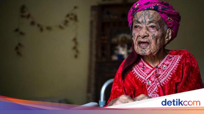 Foto Tato di Wajah Wanita Aljazair Foto Tato di Wajah Wanita Aljazair