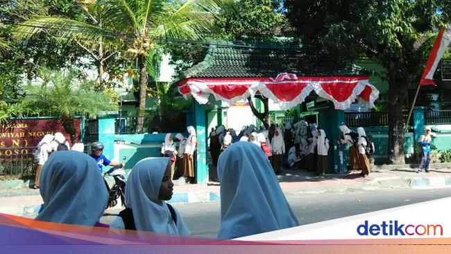 Puluhan Pelajar Mtsn Bondowoso Kesurupan Saat Istighosah