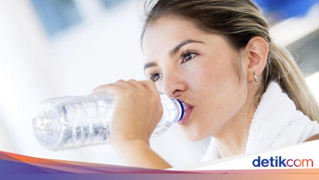 Mengapa Minum Dari Botol Plastik Bisa Bahayakan Kesehatan Ini 7 Alasannya