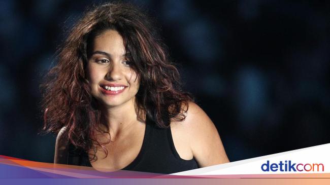 Viral Aksi Penyanyi Muda Buka Baju Dan Hapus Makeup Di Mtv Vma 2017