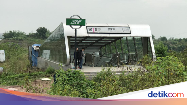 Foto: Stasiun Kereta Bawah Tanah yang Jelek di Luar Bagus 