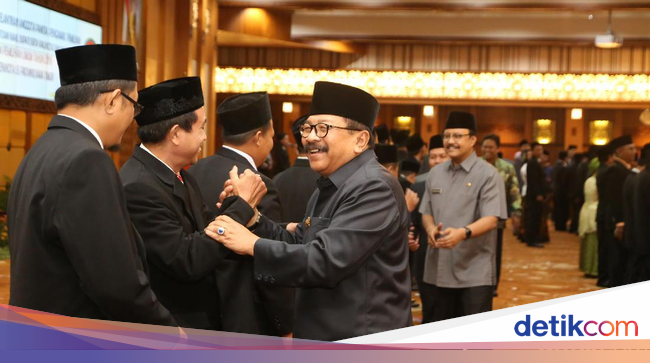 Gubernur Soekarwo Lantik 114 Panwaslu Kabupaten dan Kota 