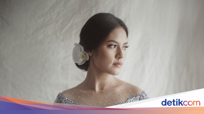 Cerita Desainer Kebaya yang Dipakai Raisa saat Siraman