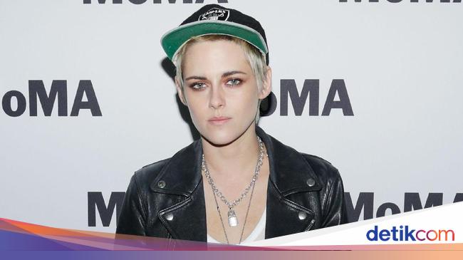 Kristen Stewart Tampil Boyish