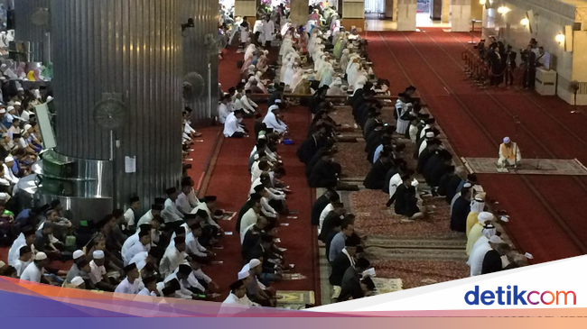 Djarot Salat Idul Adha di Istiqlal, Lalu ke Balai Kota