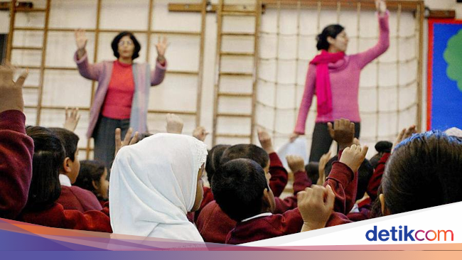 Ratusan SD di Inggris Akan Siapkan Hijab untuk Seragam Sekolah Ratusan SD di Inggris Akan Siapkan Hijab untuk Seragam Sekolah