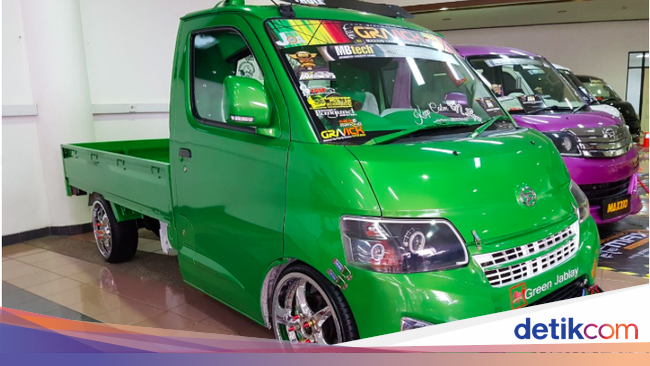 Foto Jablay Hijau Pengangkut Mebel Foto Jablay Hijau Pengangkut Mebel