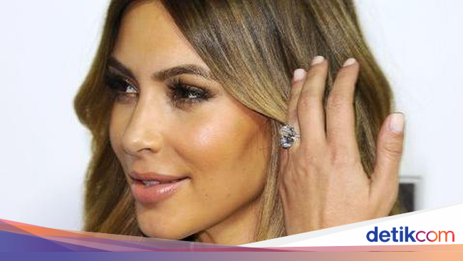 Foto 10 Cincin Tunangan Termahal  Milik Selebriti