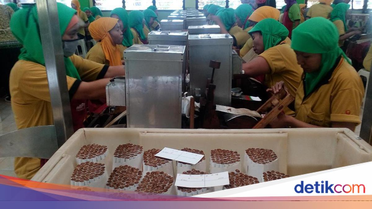 Paguyuban Pelinting Rokok Tolak Kenaikan Cukai Tahun Depan