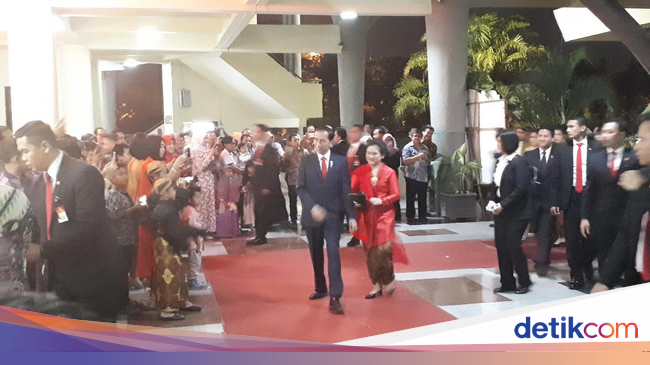 Presiden Jokowi Hadiri Resepsi Keponakan Ibu Iriana di Presiden Jokowi Hadiri Resepsi Keponakan Ibu Iriana di