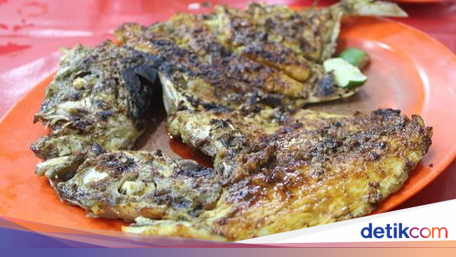 Ada Kepiting hingga Kerang Bersaus Gurih di Warung Tenda Ada Kepiting hingga Kerang Bersaus Gurih di Warung Tenda