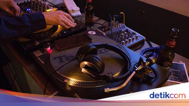 siapa dj pertama di dunia