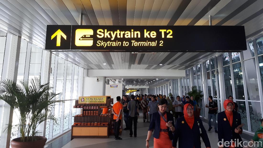 Naik Skytrain Antar Terminal Di Bandara Soekarno-Hatta Cuma 3 Menit