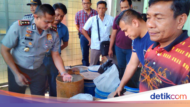 Dalam Semalam Pabrik di Purwokerto Ini Hasilkan Ratusan 