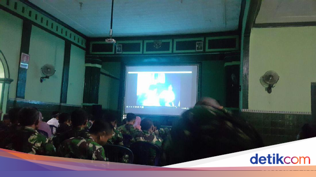 Kodim Madiun Nobar Film Penghianatan G30S/PKI Kodim Madiun Nobar Film Penghianatan G30S/PKI
