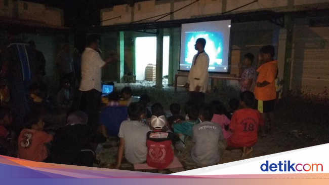 Anak-anak Ikut Nobar Film G30S/PKI di Banda Aceh