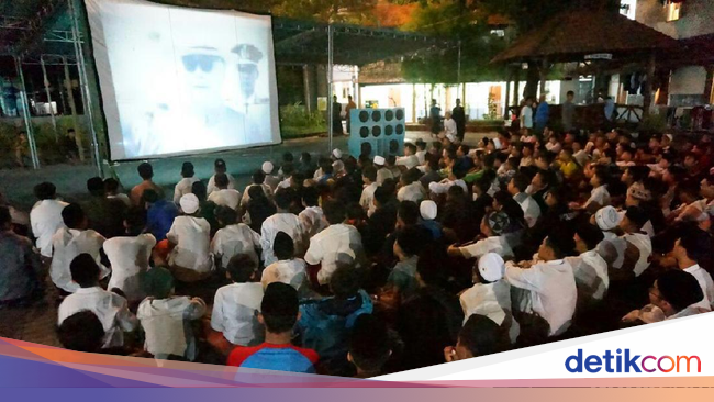 Saat Para Santri di Jombang Nonbar Film G30S/PKI