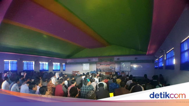 Mahasiswa dan Pelajar di Sukabumi Nobar Film G30S/PKI Mahasiswa dan Pelajar di Sukabumi Nobar Film G30S/PKI