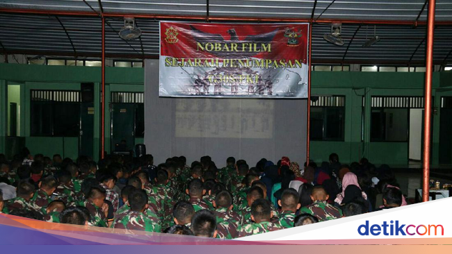 Korem Solo Nobar Film G30S/PKI di Lapangan Kottabarat 