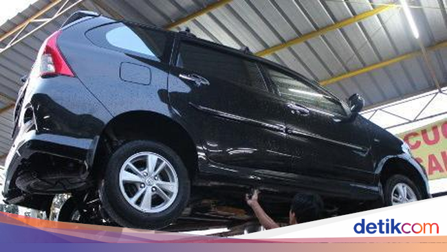 Mobil Jatuh dari Hidrolik Cuci Mobil Asuransinya Bisa 