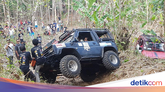 Ratusan Mobil  4x4 Hajar Habis Medan  Offroad  di Purworejo