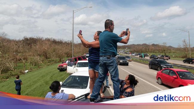 Ramai ramai Cari Sinyal Usai Badai Ramai ramai Cari Sinyal Usai Badai