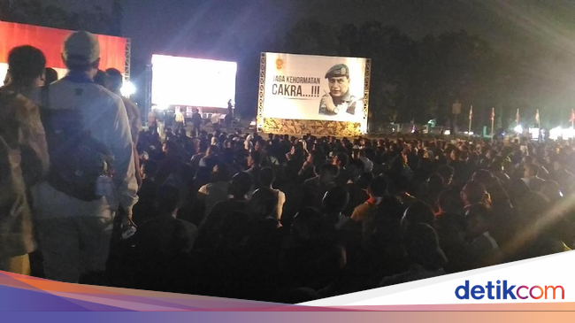 Divif-1 Kostrad Nobar Film G30S/PKI Bersama Warga Depok