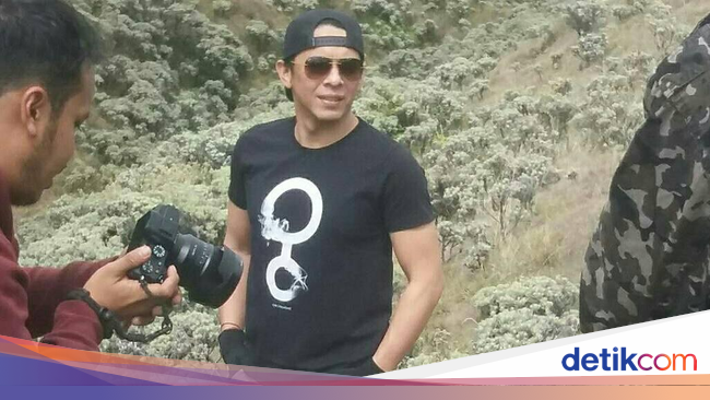 Ariel Noah Suka Naik Gunung?